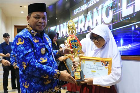 Pemkot Serahkan Award Dr Nurdin Ajarkan Ilmu Geospasial Sejak