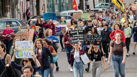 Jóvenes y desafección política Cariotipo