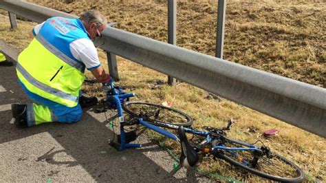 Muere Un Ciclista De A Os Atropellado Por Un Cami N En La A