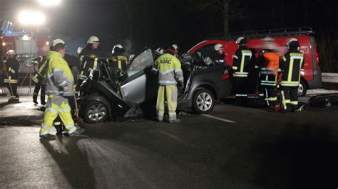 Fotos Tote Bei Unfall Auf Der B Bei Korbach Bad Arolsen