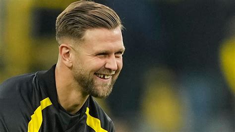 Der Sport Tag Geiler Typ Bvb Sportdirektor Feiert F Llkrug N Tv De