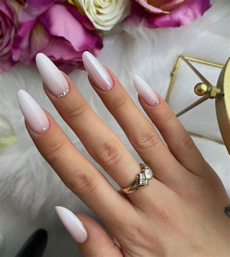 Le baby boomer le nail art tendance pour mains stylés et élégants