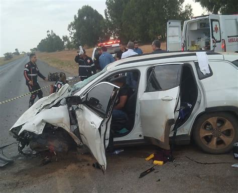 Lem Batida Entre Carro E Caminhonete Deixa Pessoas Mortas E