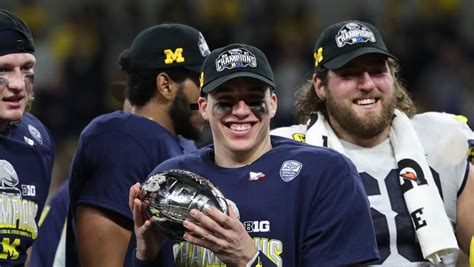 Former Michigan Football Qb Cade Mcnamara Transferring To Iowa