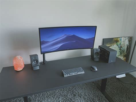 Clean And Minimal Gaming Computer Setup Gaming Room Setup Pc Setup