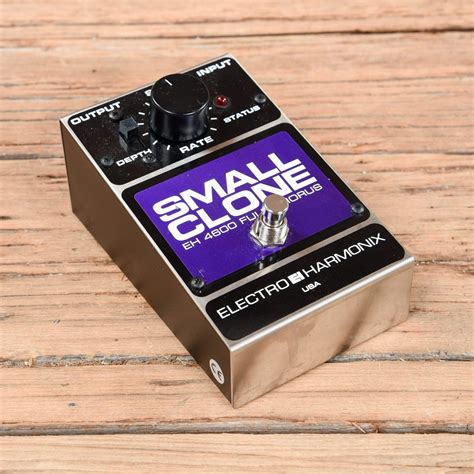 Electro-Harmonix Small Clone Full Chorus Pedal – Chicago Music Exchange