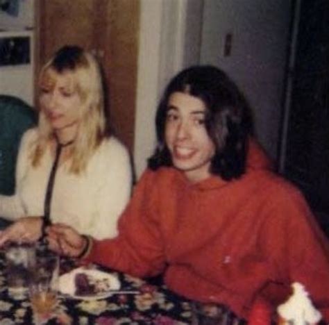 Pin By Annabelle On Nirvana Dave Grohl Nirvana Kim Gordon