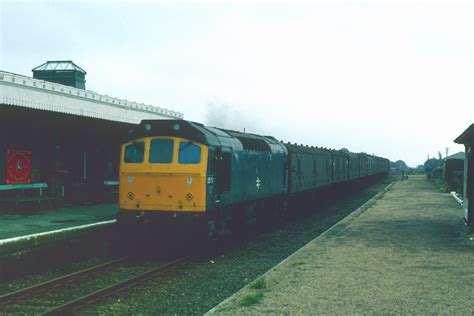 British Rail Class 25 Diesel Locomotive 25151 On A Parcels Flickr