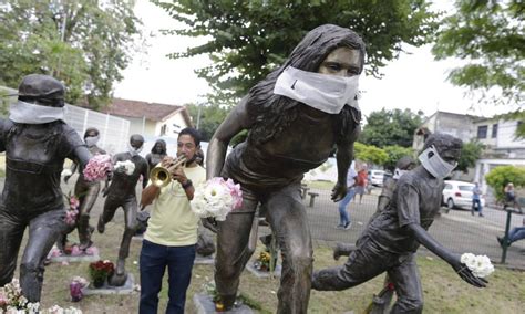 Vítimas do massacre de Realengo são homenageadas música e flores em