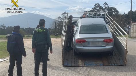 La Guardia Civil De Pontevedra Decomisa Casi Kilos De Pescado Y