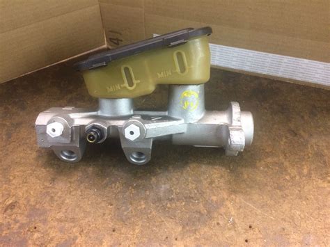 New Carquest Master Cylinder Assembly Ebay