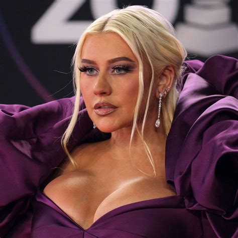 Christina Aguilera 42 Shows Off Incredible Curves In Figure Hugging