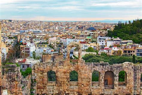 Vista Panorámica De Las Antiguas Ruinas Del Odeón De Ático De Los