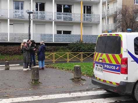 TENTATIVE DAGRESSION AU COUTEAU LA JEUNE FILLE EN PSYCHIATRIE