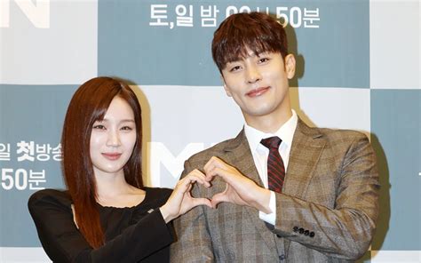 Sung Hoon Dan Jung Yoo Min Justru Saingan Ekspresi Dingin Saat Nikah Di