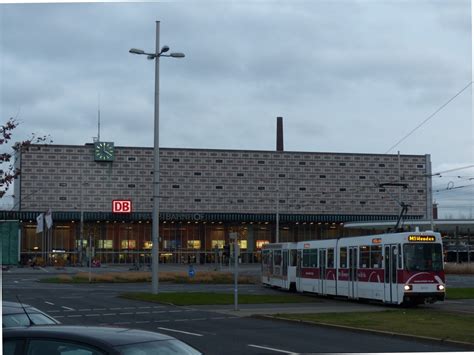 Hauptbahnhof Braunschweig mit Straßenbahn hier M1 nach Wenden