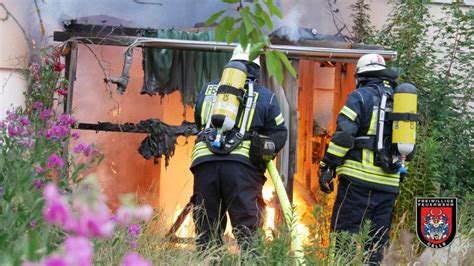 Brennt Holzunterstand Freiw Feuerwehr Celle