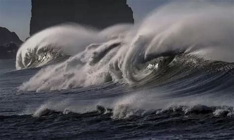 Qué significa soñar con olas gigantes o el mar sucio