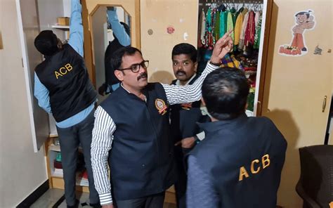 Acb Conducts Raids At Nine Locations In Bengaluru