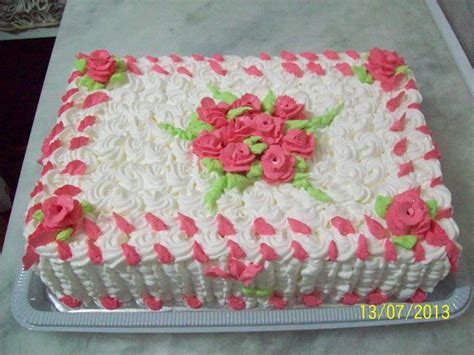 Bolo De Chantilly Com Rosas - Nanda Bolos: BOLO DECORADO COM ROSAS DE CHANTILLY