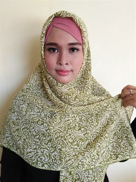 Segiempat Motif Batik Hijau – Anita Scarf