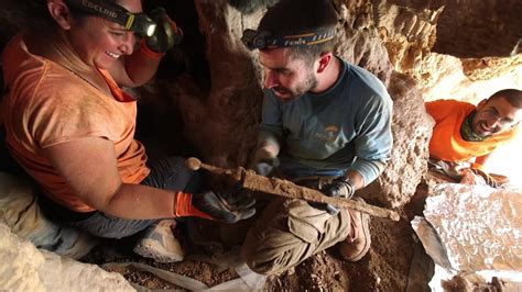 Trovano Nelle Fessure Di Una Grotta 4 Spade Romane Con Fodero Perfette