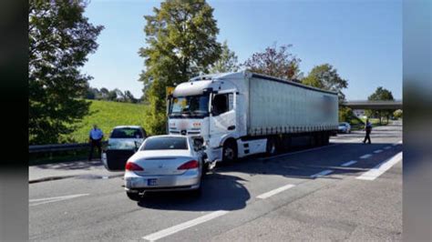 Unfall Mit Lkw Und Kleinwagen Bei Oberderdingen Zwei Schwerverletzte