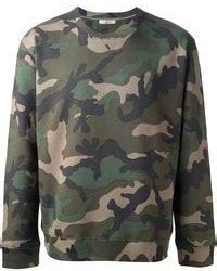 Comment porter un pull à col rond camouflage vert foncé 6 tenues et