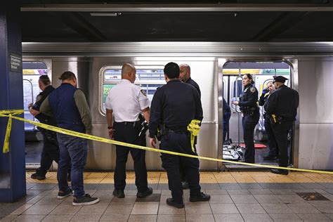 NYC Subway Chokehold Death of Jordan Neely Spurs Calls for Charges ...