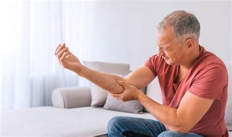 Arthritis Symptoms Four Unusual Signs Of Rheumatoid Arthritis