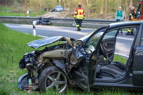 Oberfranken J Hrige Bei Motorradunfall Schwer Verletzt