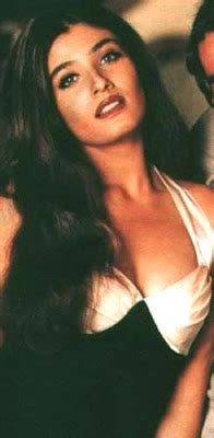 Ravina Tandon Hot Photo Gallery Saree Sexy Pictures