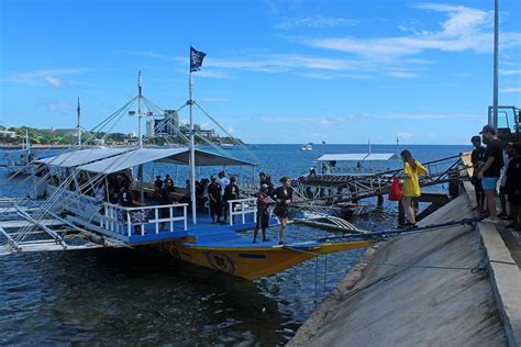 G21 Lapu Lapukorean Tourists Boarding Their Tour Boat Flickr