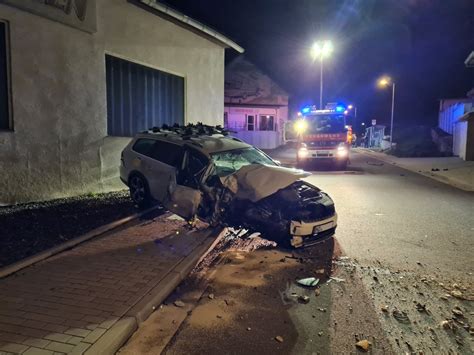 Harz VW Kracht Gegen Hauswand Fahrer Ist Sturzbetrunken News38 De