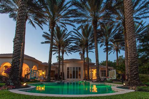 A Florida House for Athletes—With a Full-Sized NBA-Style Basketball ...