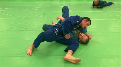 34 Mount Quarter Guard Pass Wrong Side Knee Cut With Underhook