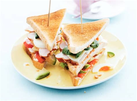 Clubsandwich Met Ei Kip Avocado Recept Allerhande Albert Heijn