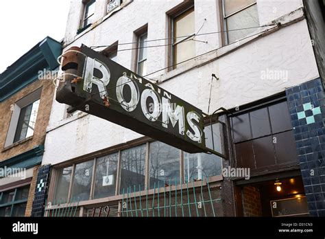 cheap run down hotel rooms on lower main street and hastings downtown Stock Photo: 53507023 - Alamy