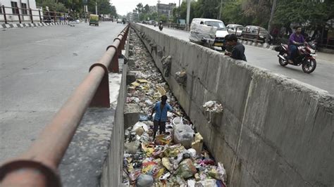 South Delhi Mayor Order Officials To Take Up ‘intensive Cleaning’ Of Drains Latest News Delhi