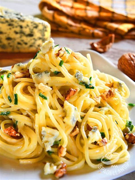 Spaghetti Con Noci E Gorgonzola Piccante Spadellandia It Ricetta