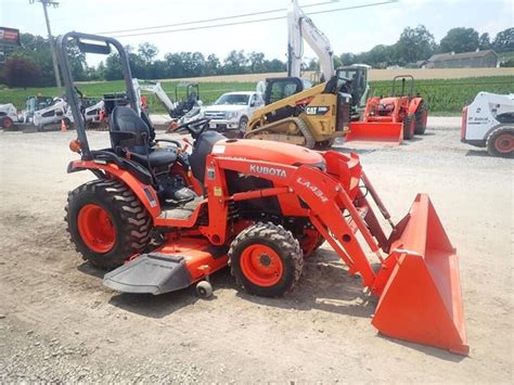 Kubota B2601 Compact Tractor With Loader And Belly Mower Lot 176