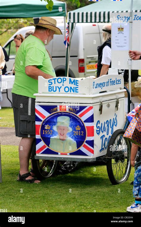 Selling Ice Creams Hi Res Stock Photography And Images Alamy