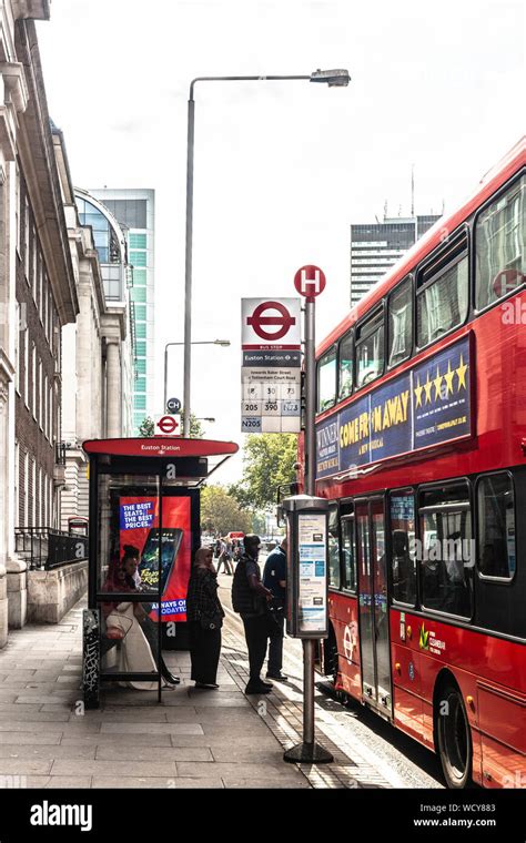 A Tfl Bus Stop Shelter Euston Road London England Uk Stock Photo