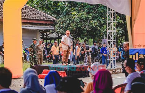 Bupati Jember Berangkatkan Ribuan Warga Jember Ikuti Gerak Jalan dengan ...