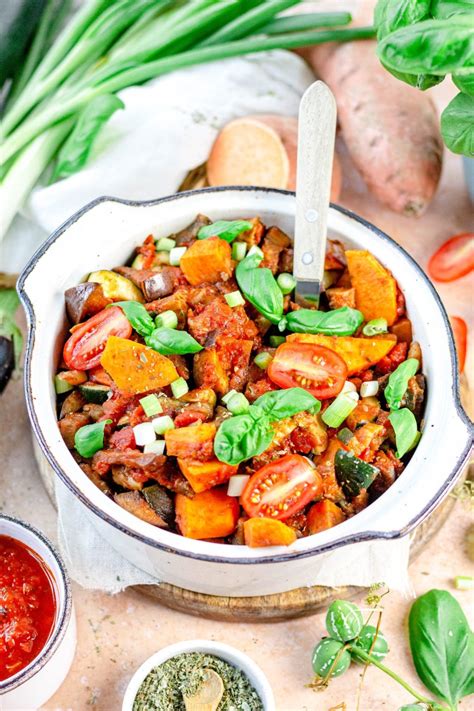 Gezonde Italiaanse Stoofpot Met Zoete Aardappel Kip Aubergine Food