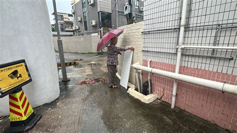 元朗新田大雨下水浸逾30厘米 下竹园村有村民一度被困 星岛日报