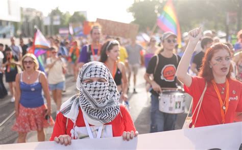 Parada Ponosa U Sarajevu Lgbtq Zajednica Zalo Ila Se I Za Palestinu