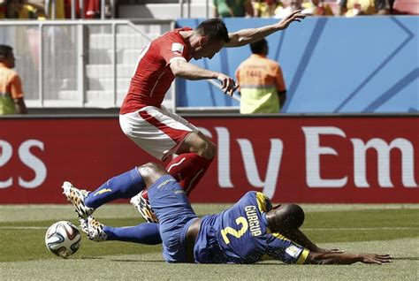 Suiza gana a Ecuador con un gol en la prolongación