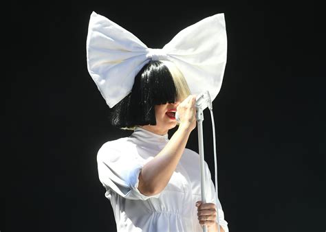 An Easy Sia Halloween Costume Idea Because You Need Little More Than A Wig