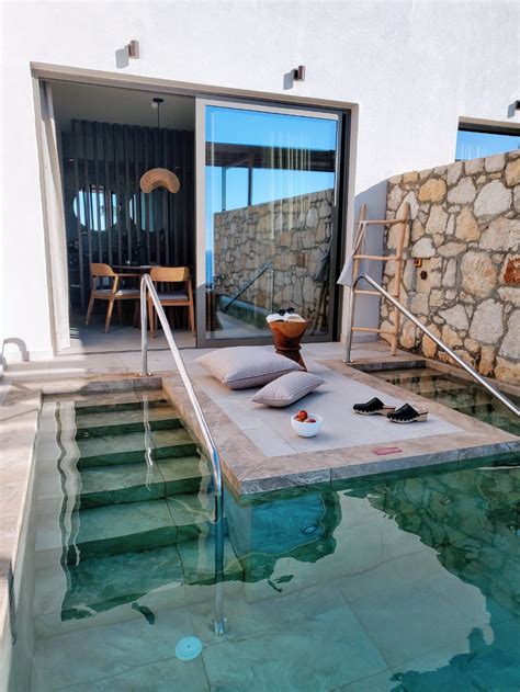 Luxury Hotel Suites With Private Pools